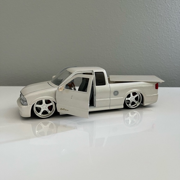 Dub City Toys Dub City202 Chevrolet S0 White Truck Jada Toys 124 Die Cast Used Poshmark